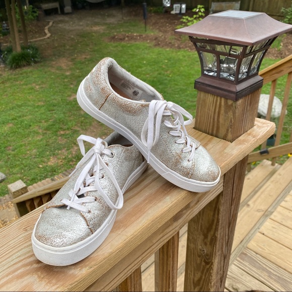 Toms Shoes - TOMS Silver Metallic Lennox Low Top Platform Lace Up Sneaker Size 6.5